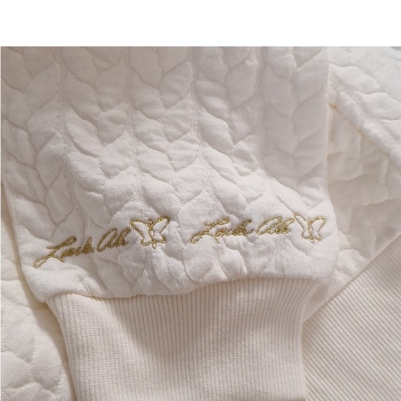 NEW! Laila Ali Cable Knit Sweater Sweatshirt Cream Quilted design Logo on Sleeve - Picture 9 of 11